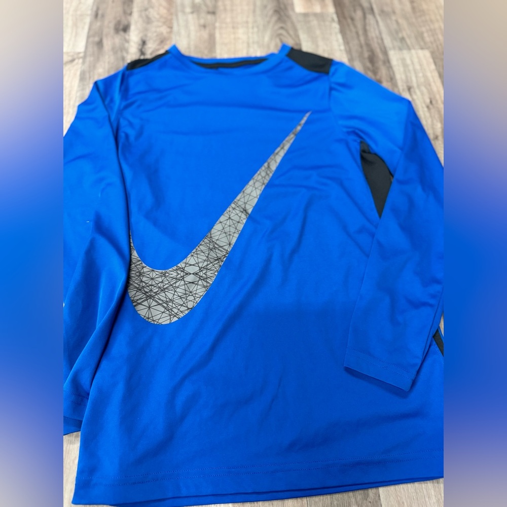 Nike Dri-Fit Training Long Sleeve Shirt Youth Boys Sz XL Quick Dry & Lightweight